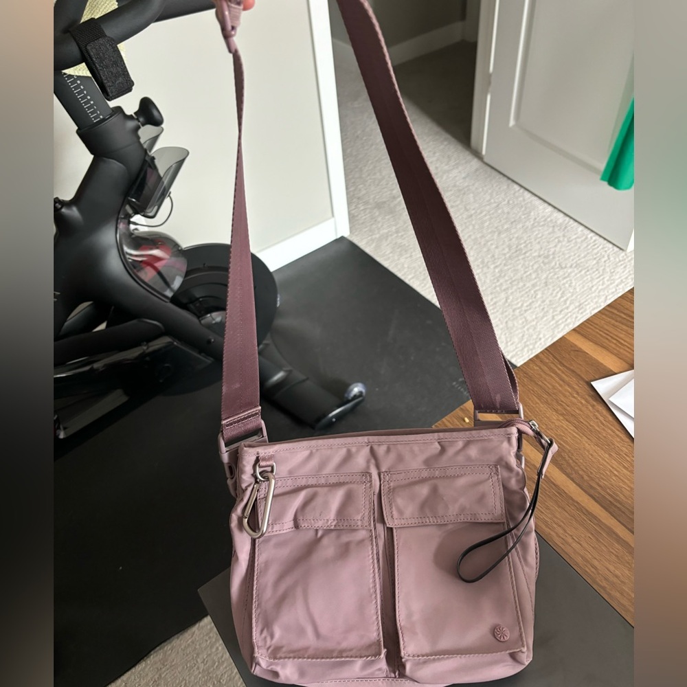 Athleta side body purse - lavender